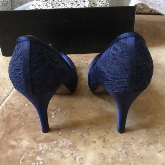 Adrianna Papell Francesca Bow Slim Heels Indigo Satin 8.5 W (HOLD) - Picture 7 of 15